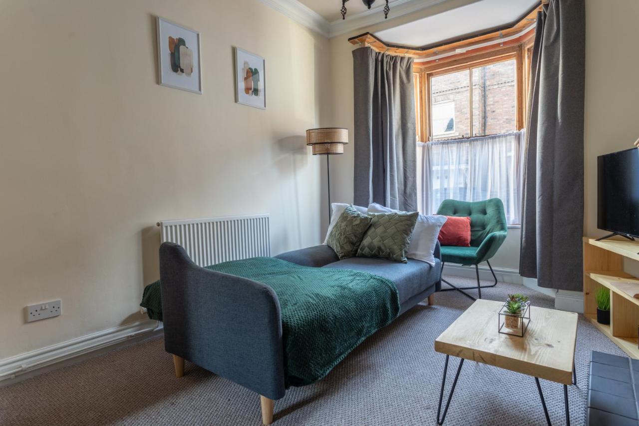 Milton Stays - Cosy 2 Bed House, 15 Min Walk To York City Center, For Up To 6 - With Period Features, Fireplace, Superfast Wi-Fi, Private Garden, Free On Street Parking Extérieur photo
